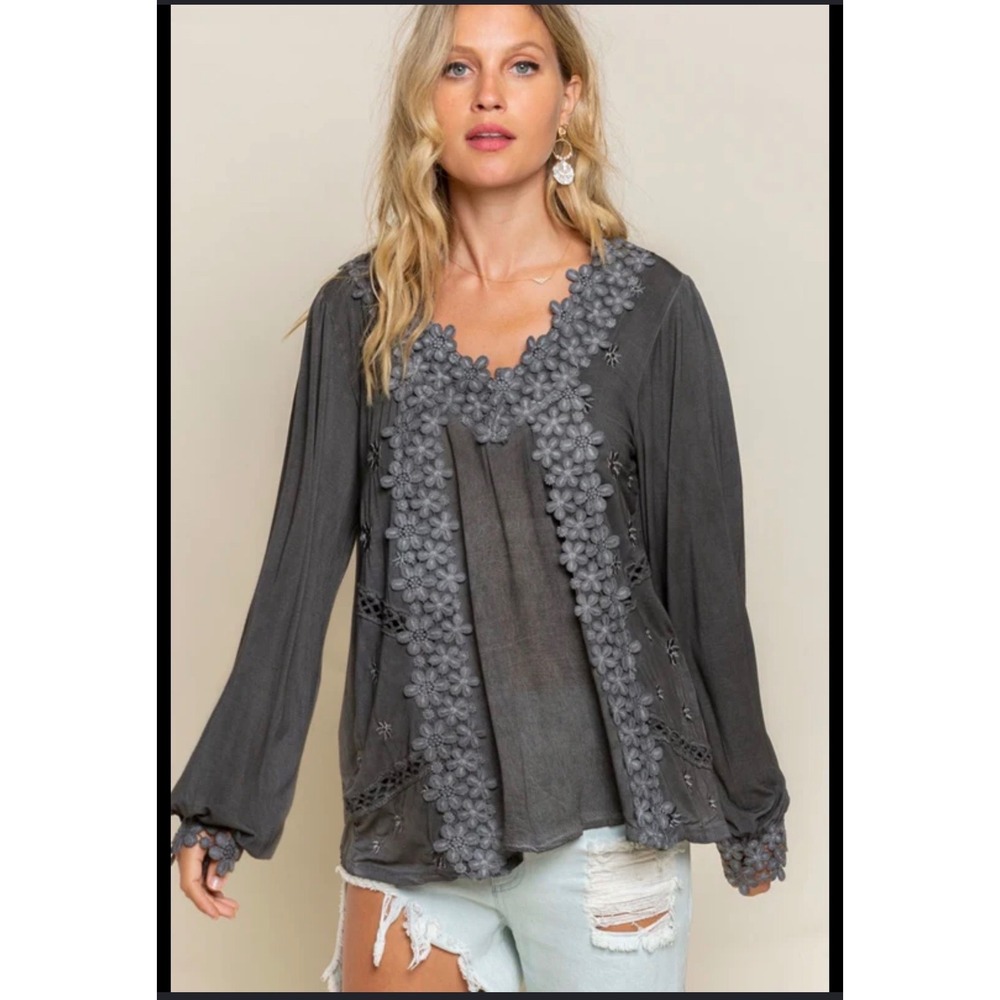 POL Floral Applique‎ Blouse In black/grey romantic whimsigoth boho hippie